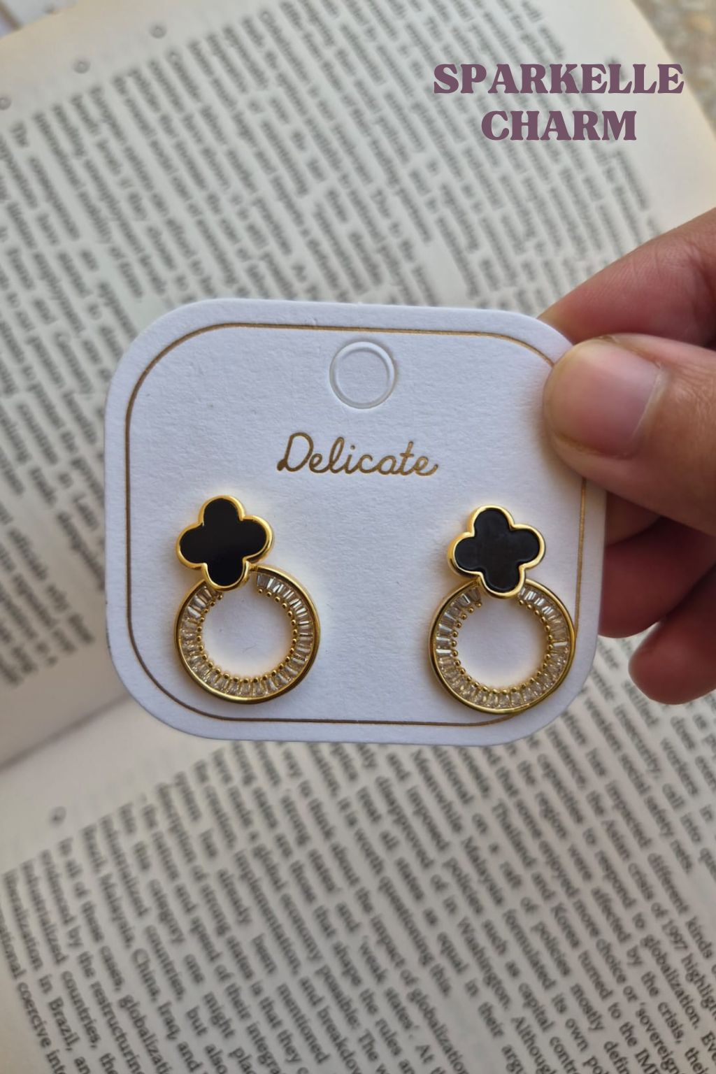 Black Shiny flower clover